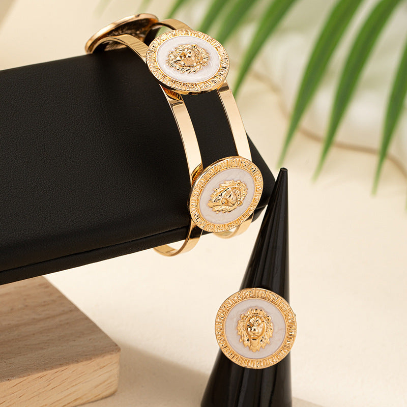 Retro Lion's Head Opening Ornament Suit