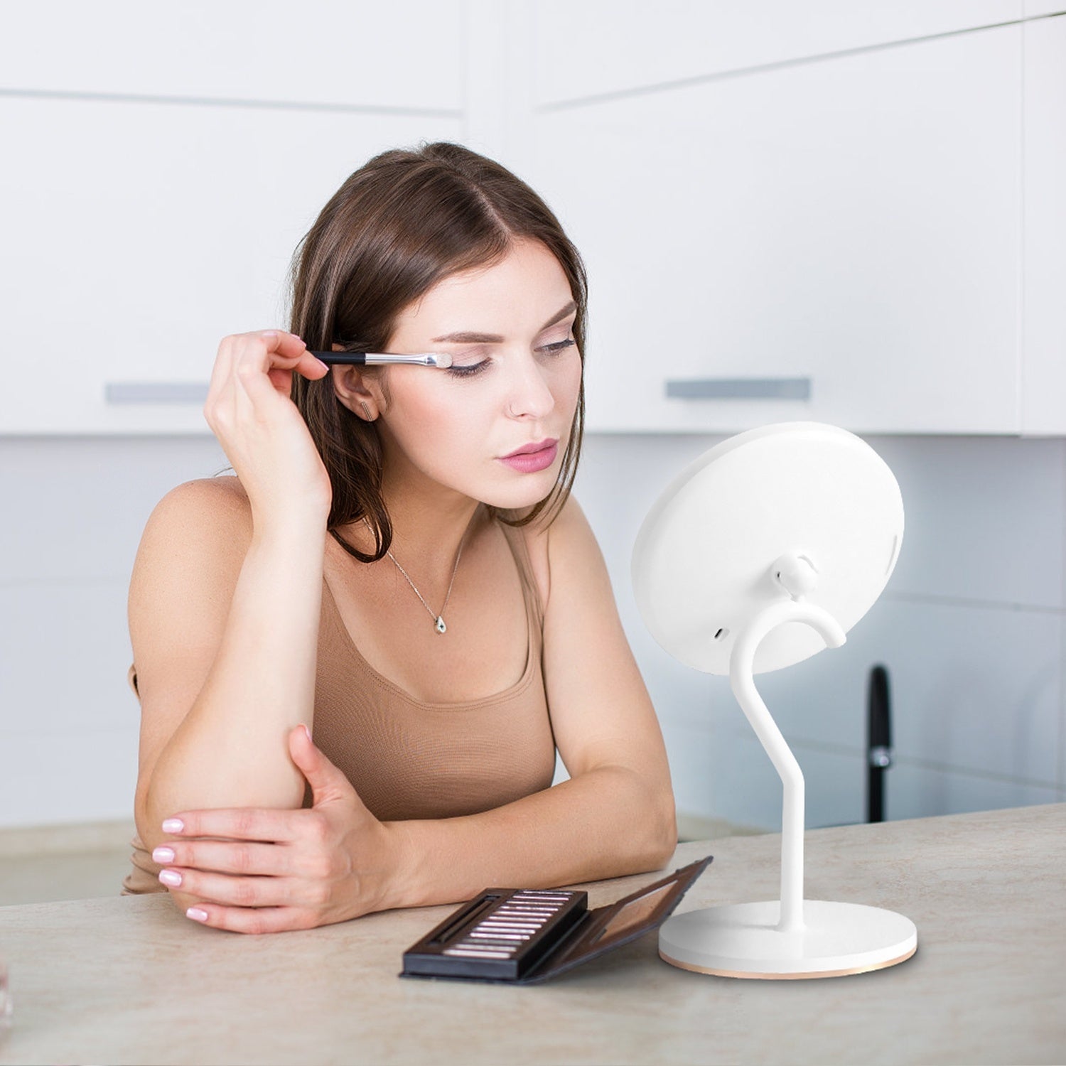 Portable magnifying vanity mirror