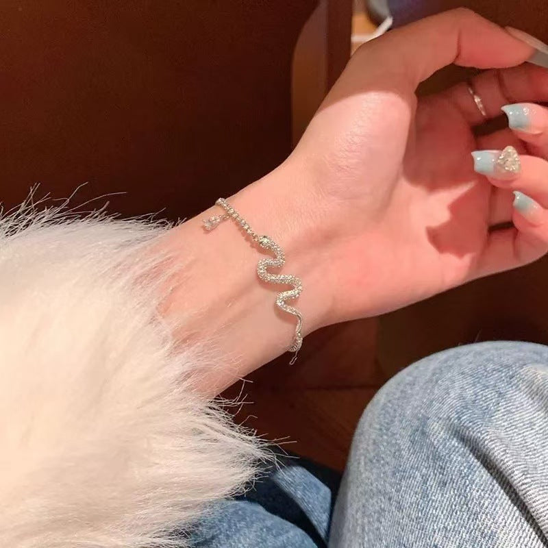 Rhinestone Bracelet Design Sense Simple Graceful White All-matching Vintage Bracelet