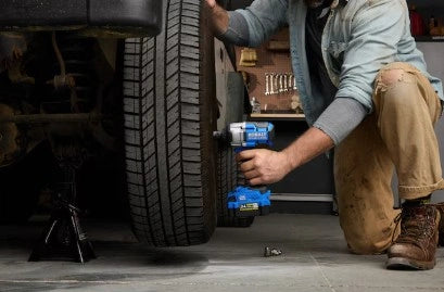 Kobalt XTR 24V Brushless 1/2-in Cordless Impact Wrench Kit (Battery Included and Charger Included)
